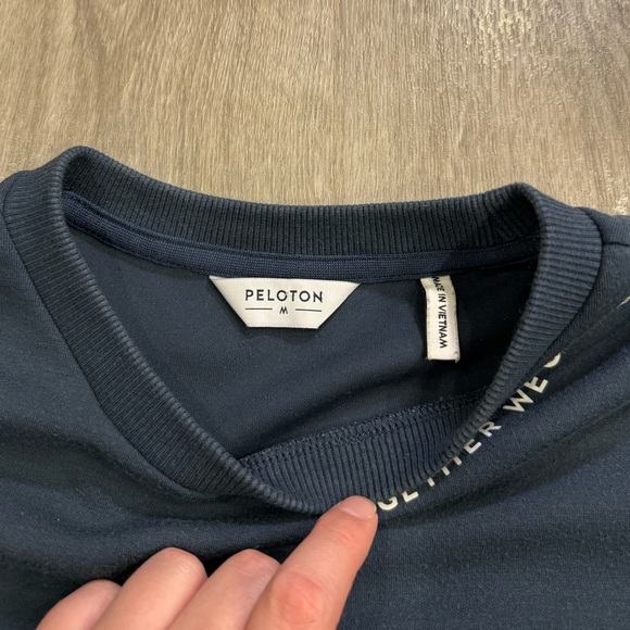 Peloton Elevate Sweatshirt Women Size Medium Blue Logo Pockets Sweatshirt - Picture 7 of 11